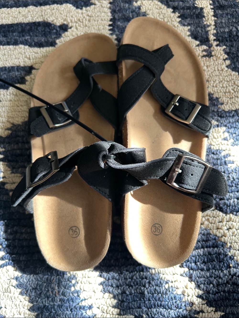 Women's Black Buckle Cross-Strap Sandals with Cushioned Footbed
